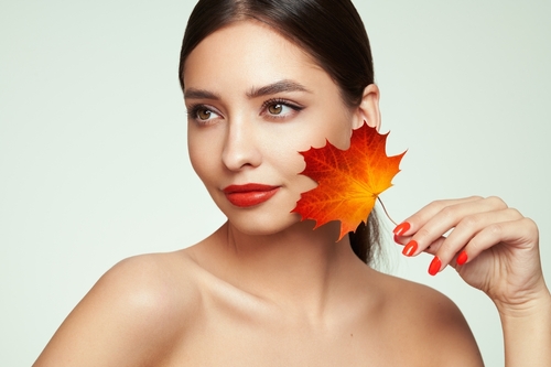 Bellezza dall'Interno: Come Ialuronico, Collagene e Formula Estetica Rinnovano la Tua Pelle