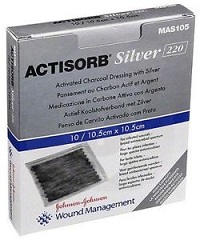 MEDICAZIONE IN CARBONE ATTIVO CON ARGENTO ACTISORB SILVER 10,5X10,5 CM 3 PEZZI - Newepa Srl