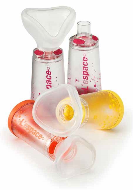 CAMERA DISTANZIATRICE PER EROGATORI SPRAY PREDOSATI L'ESPACE 220ML PER ADULTI SPAZIO MORTO 88ML CON MASCHERA VALVOLA INSPIRAZIONE 2 VALVOLE ESPIRAZIONE CODICE COLORE MAGENTA - Newepa Srl